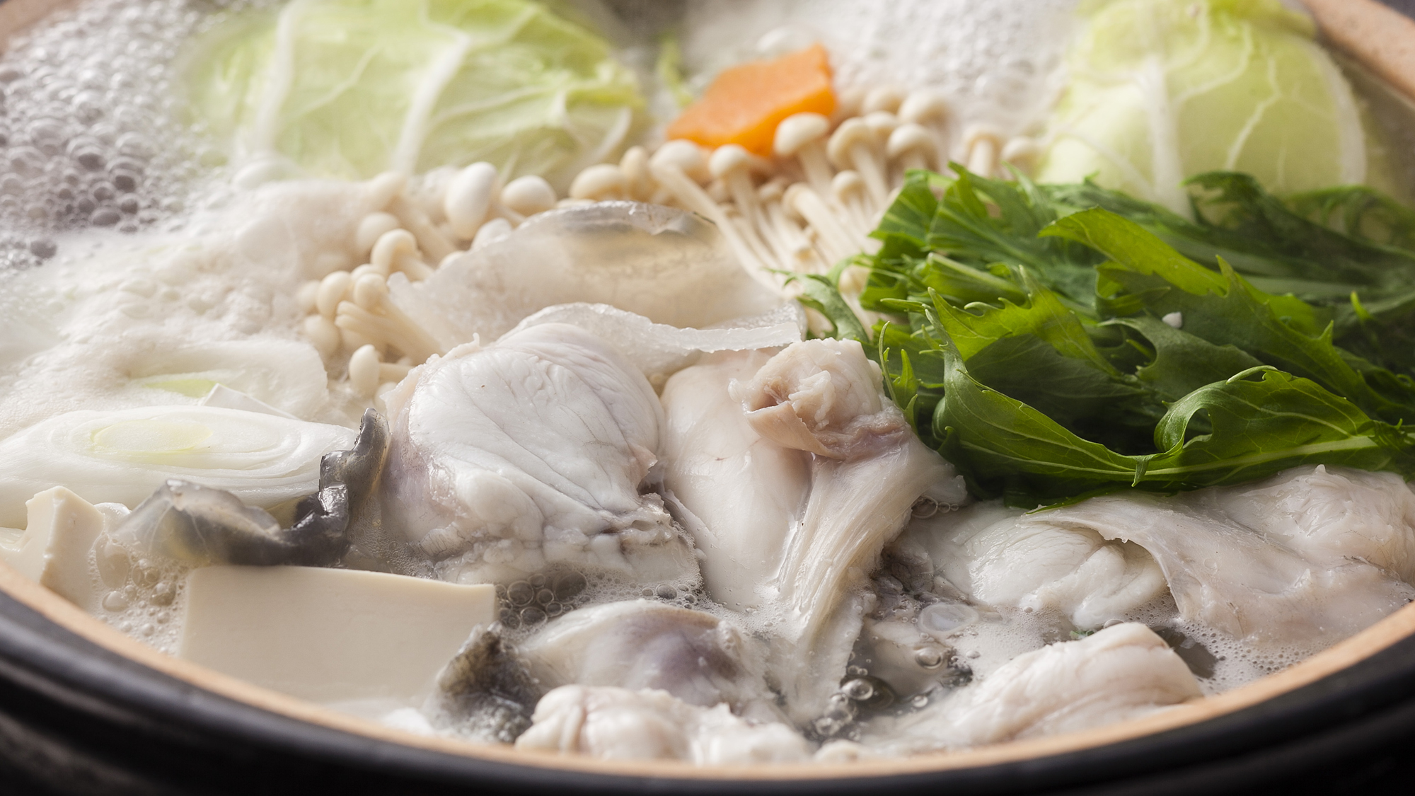 ふぐならではの独特の旨みをストレートにご堪能頂ける「てっちり鍋」≪料理イメージ≫