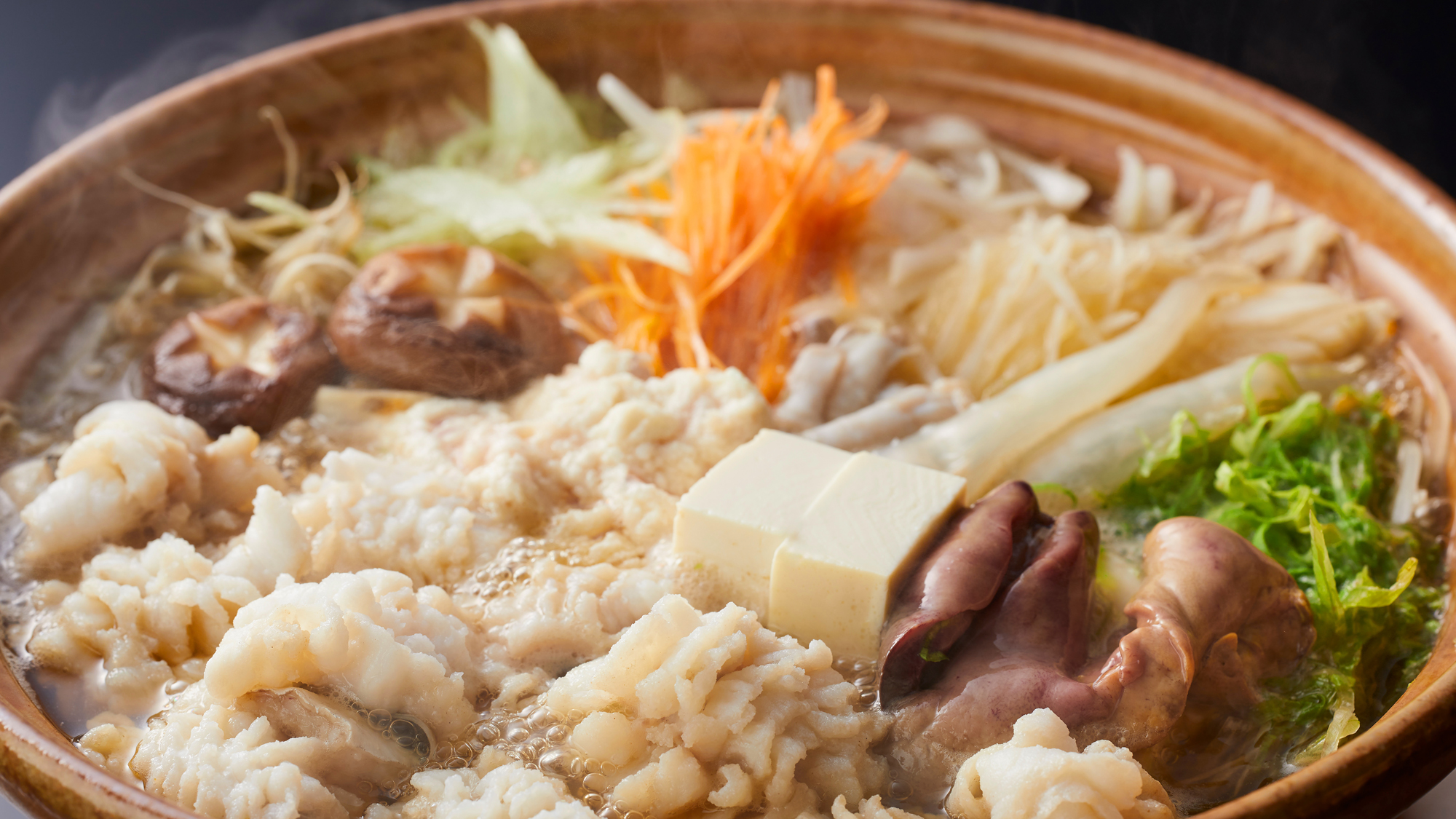 淡路鱧が持つ奥深い旨味を堪能できる島の郷土料理「淡路鱧と淡路玉ねぎのすき鍋」(料理一例/イメージ)