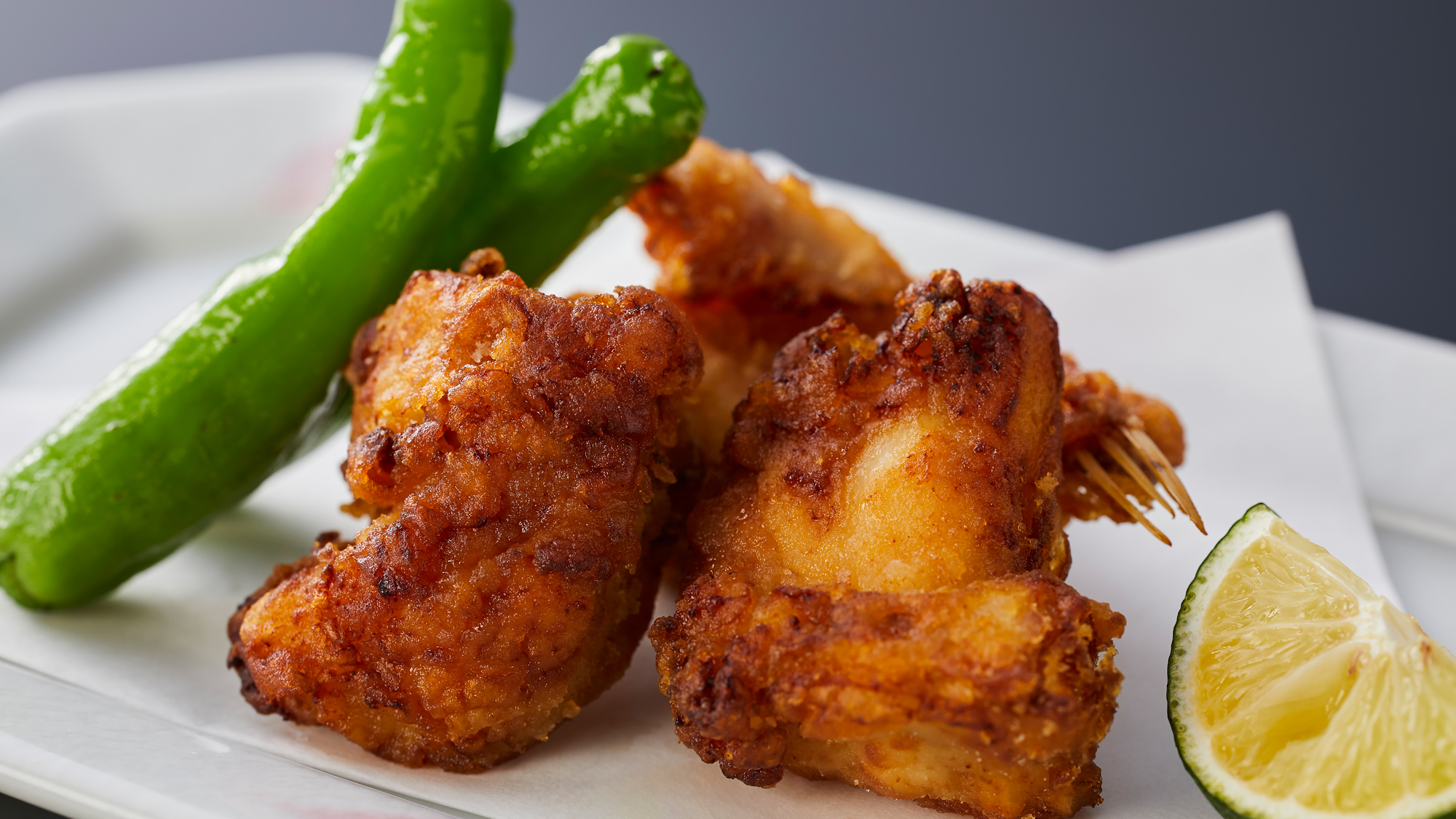 カリっと揚がった衣と身肉のぷりぷり食感が堪らない「ふぐの唐揚げ」≪料理イメージ≫