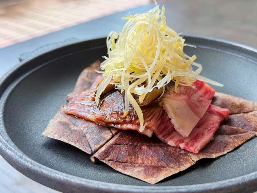 新潟和牛の味噌焼き・ベニズワイ蟹のボイル足を贅沢にお造りは5種盛り、前菜も5種＋先付と、華やか♪