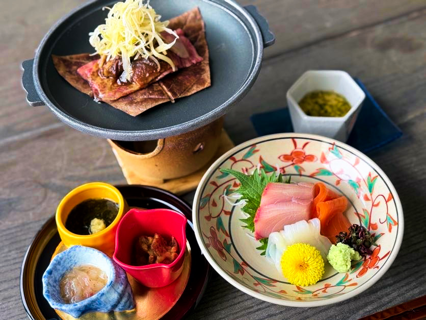 新潟和牛の味噌焼きをメインに、地魚のお造り3種、彩り豊かな前菜3種、季節の先付も♪