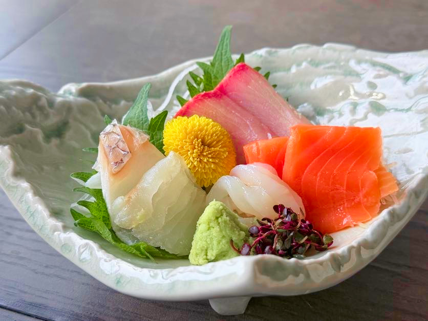 新潟和牛の味噌焼き・ベニズワイ蟹のボイル足を贅沢にお造りは5種盛り、前菜も5種＋先付と、華やか♪