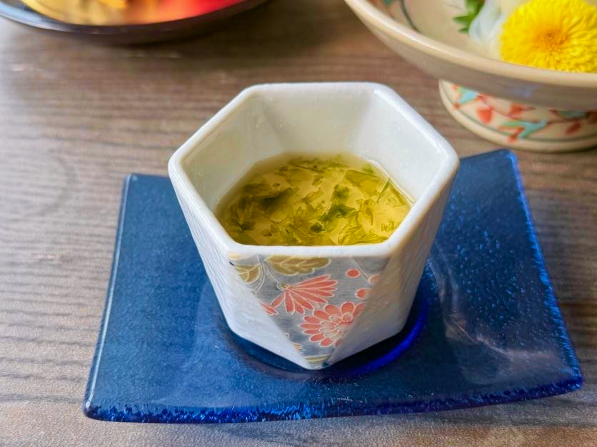 新潟和牛の味噌焼きをメインに、地魚のお造り3種、彩り豊かな前菜3種、季節の先付も♪