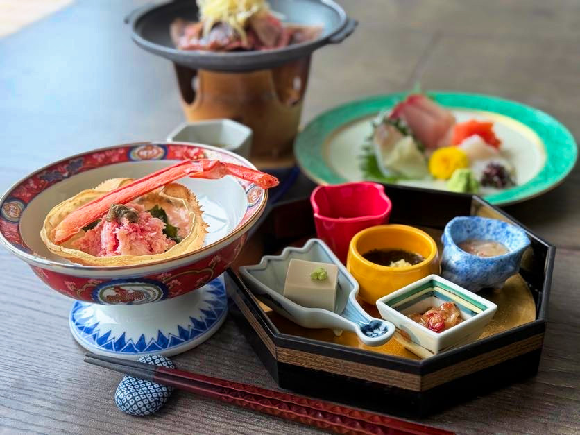 新潟和牛の味噌焼き・ベニズワイ蟹のボイル足を贅沢にお造りは5種盛り、前菜も5種＋先付と、華やか♪