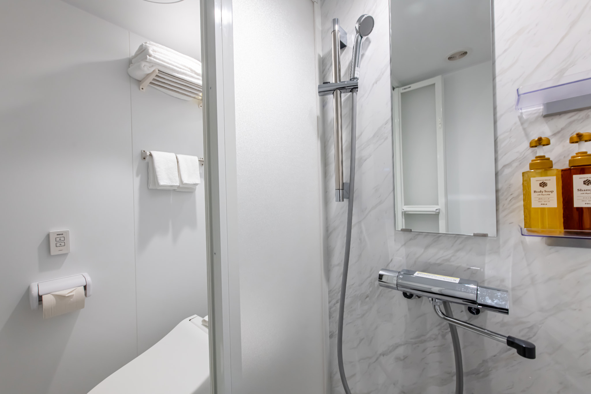 シャワーブースルーム（バスタブなし）