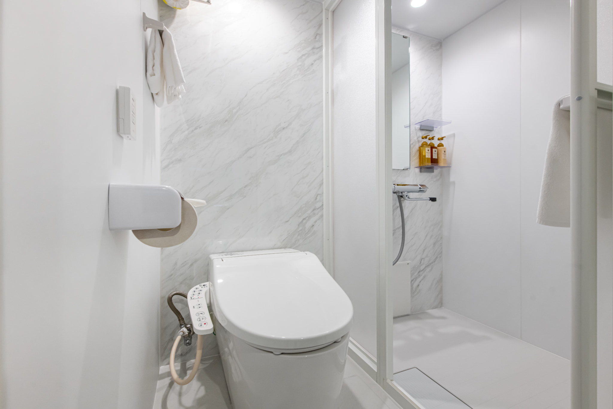 シャワーブースルーム（バスタブなし）