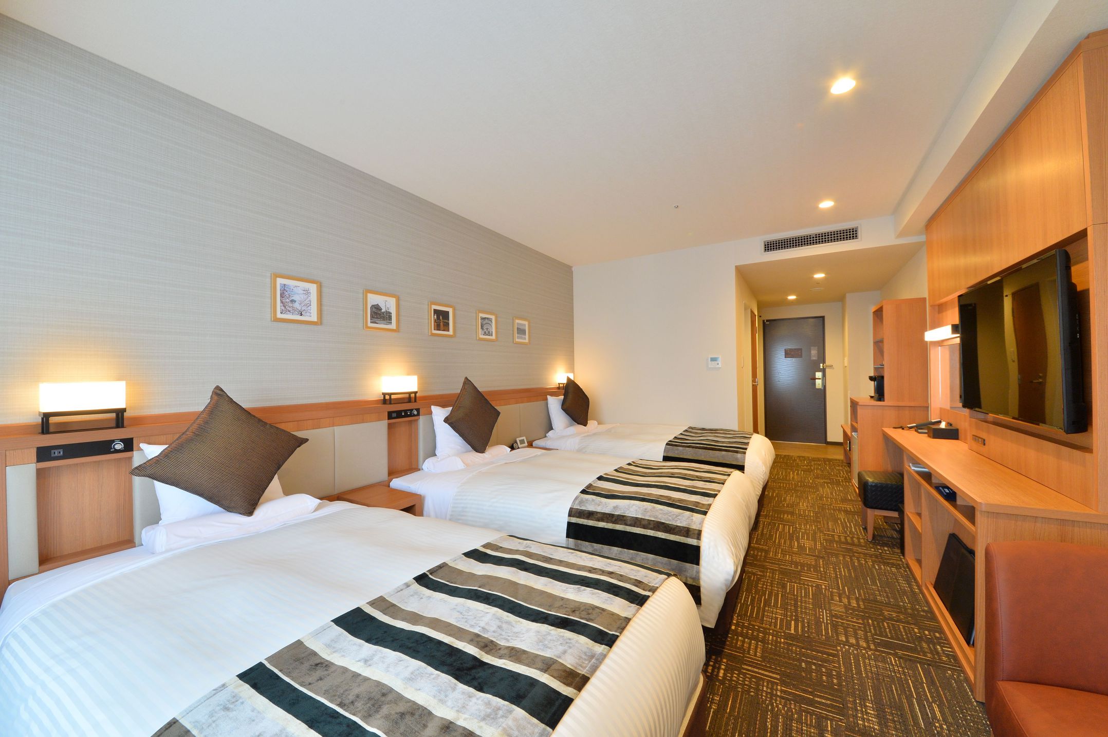 【本館】プレミアムトリプル/正ベッド3台/30平米