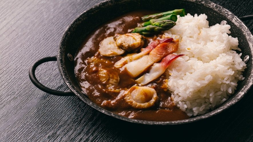 「アゼリア」朝食ビュッフェ。貝鮮カレー