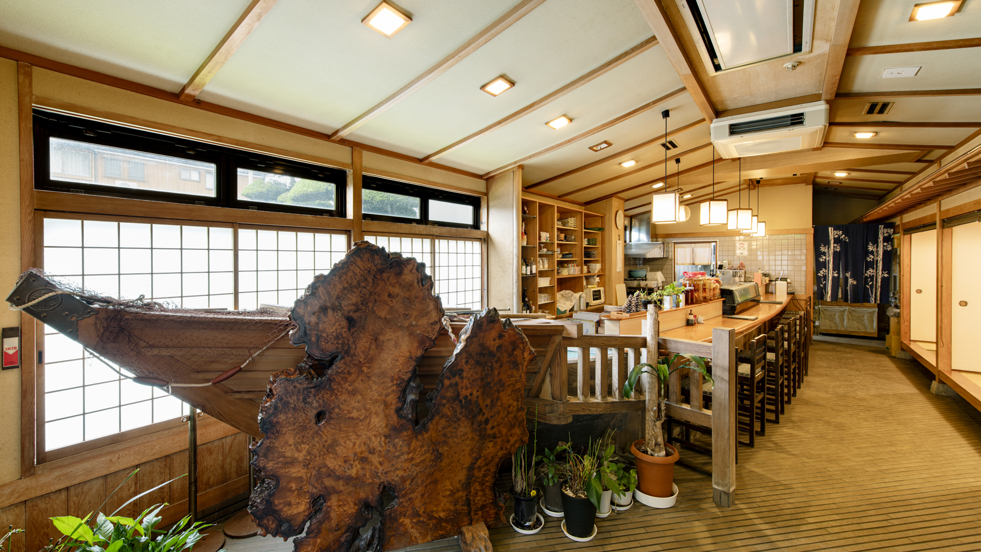 【食事処＊花梵天】自慢の海の幸や各種定食・丼物など、お気軽にご来店ください