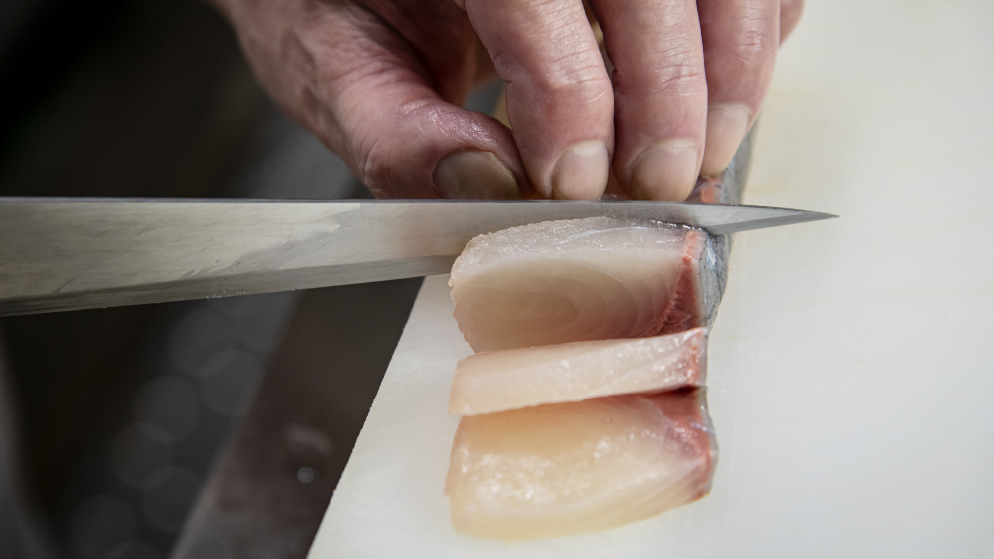 【調理風景】創業明治36年、代々受け継いできた料理旅館の匠の技をご堪能ください