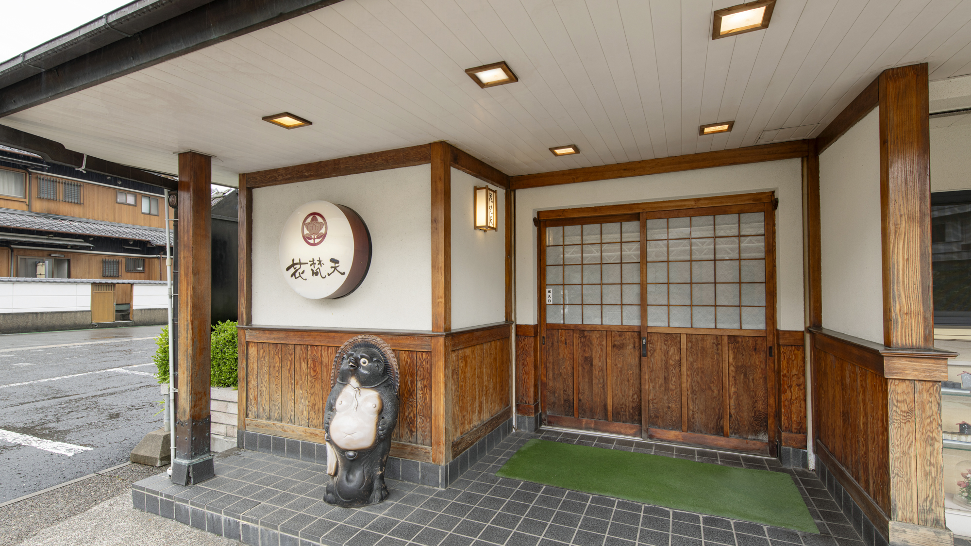 【食事処＊花梵天】自慢の海の幸や各種定食・丼物など、お気軽にご来店ください