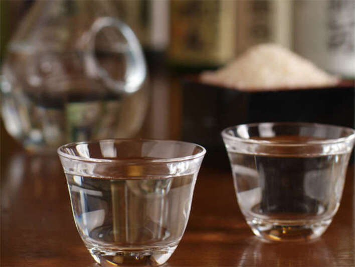 【竹の家/清酒イメージ】　「竹の家」にてお料理とともに奈良の清酒を是非お楽しみください。