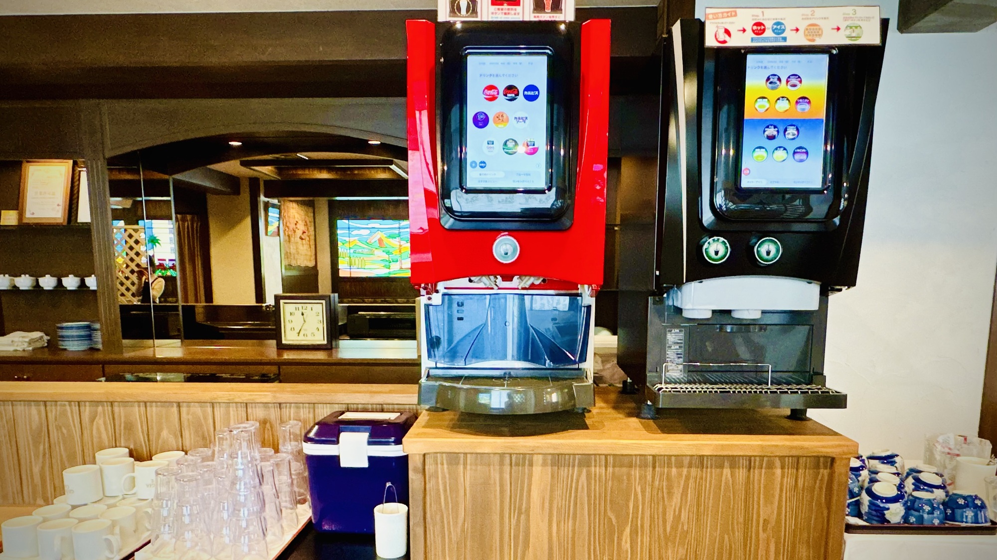 【2階レストランCOCOR】ドリンクバーでお好きなお飲み物をお選びください。