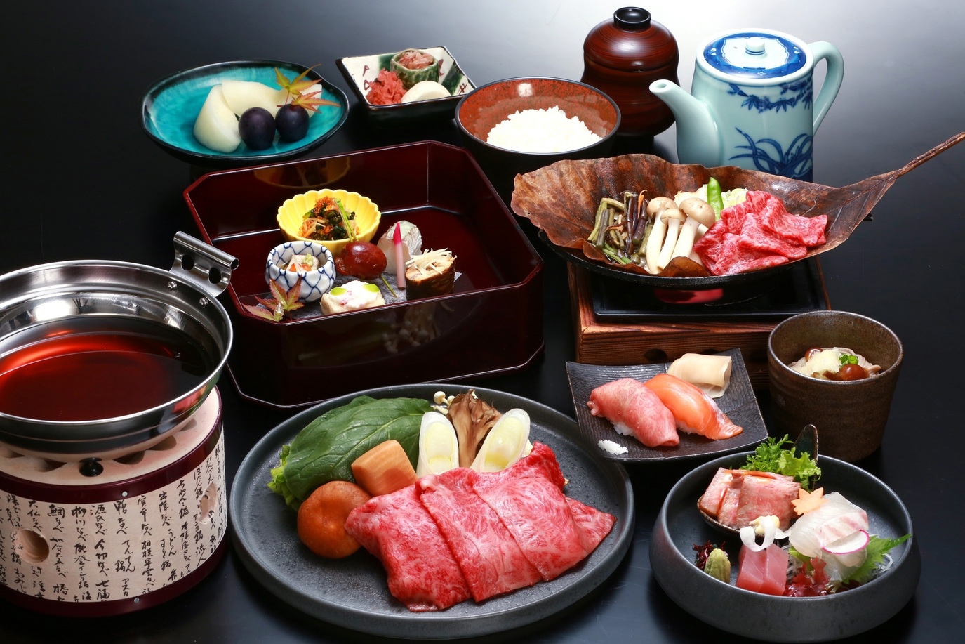 【夕食１７：３０スタートプラン】【2食付き】食べ方いろいろ！飛騨牛づくしプラン