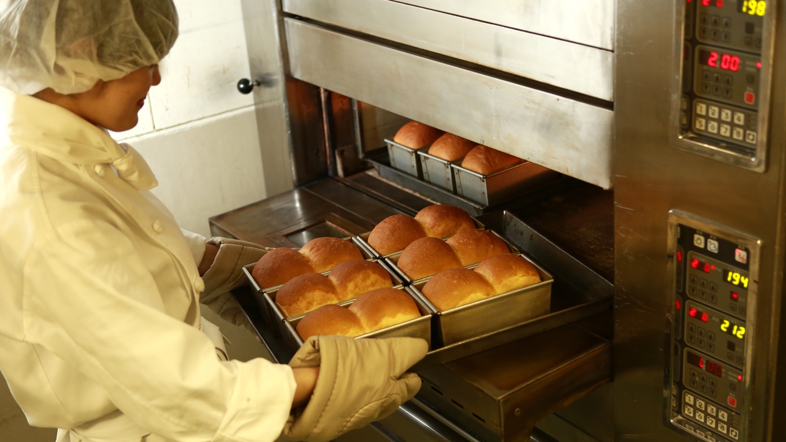 【朝食】パティシエが毎朝焼き上げるパンをお楽しみ下さい。
