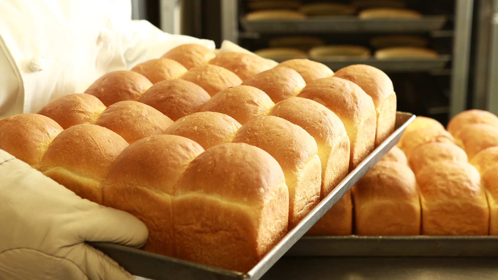【朝食】パティシエが毎朝焼き上げるパンをお楽しみ下さい。