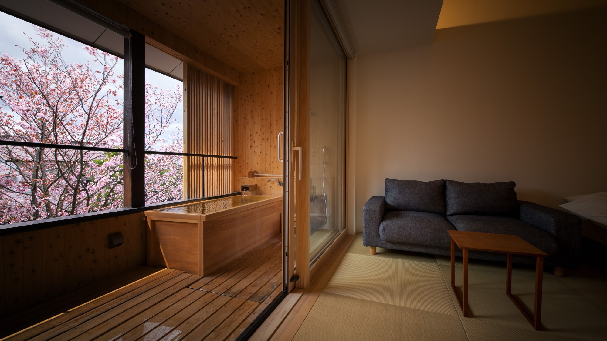 【SAKURA06】桜が植えられた日本庭園を眺める「SAKURA」で最も眺めのよい客室