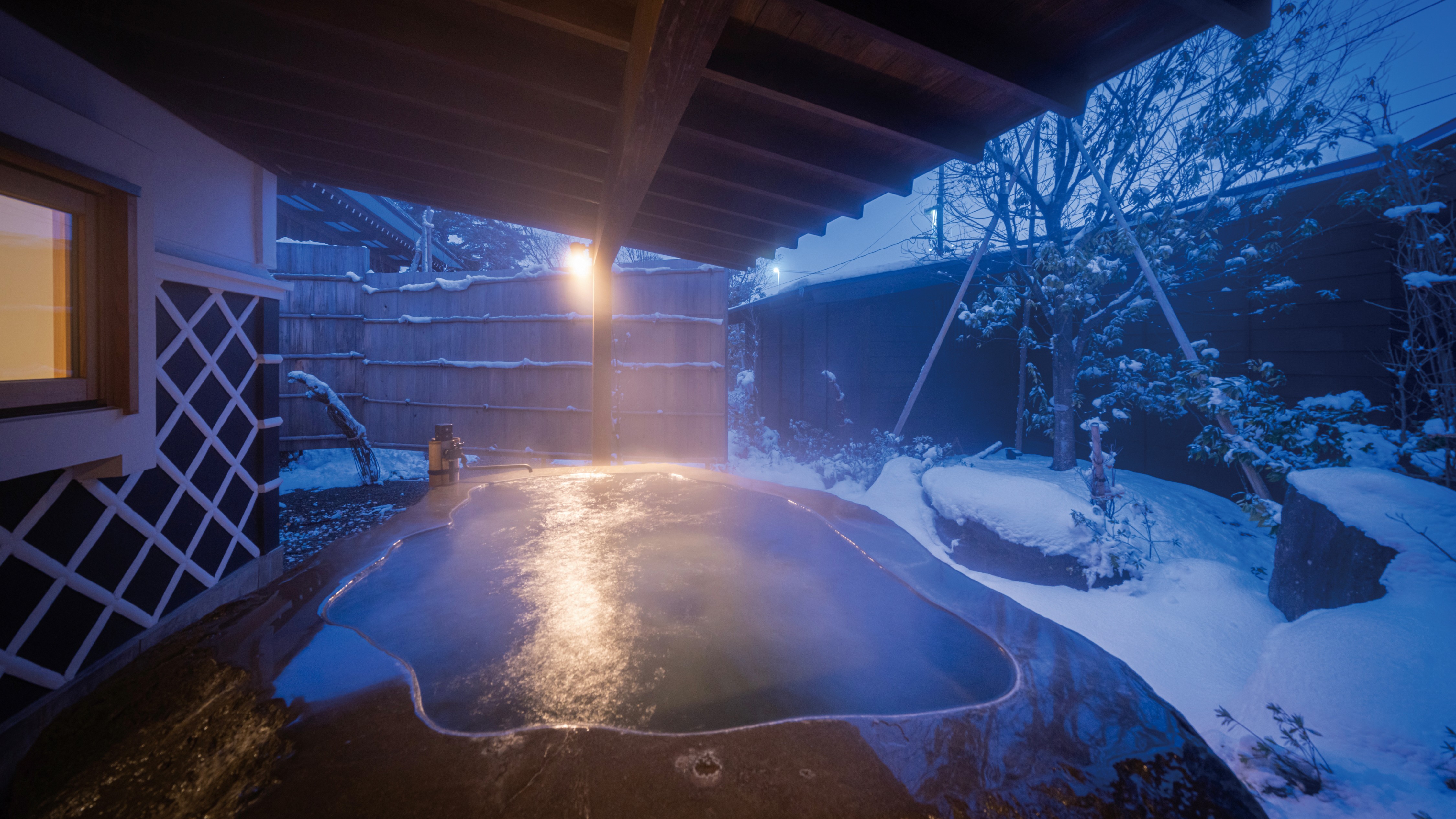 冬の客室露天風呂（KURA02）