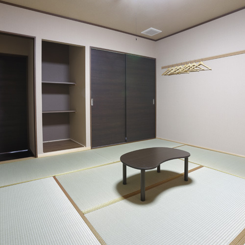 Japanese-style room (8 tatami mats)