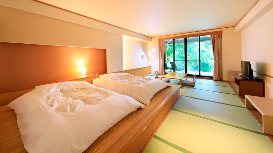【露天風呂付】和室｜畳に小上がりの布団スペースがある客室です