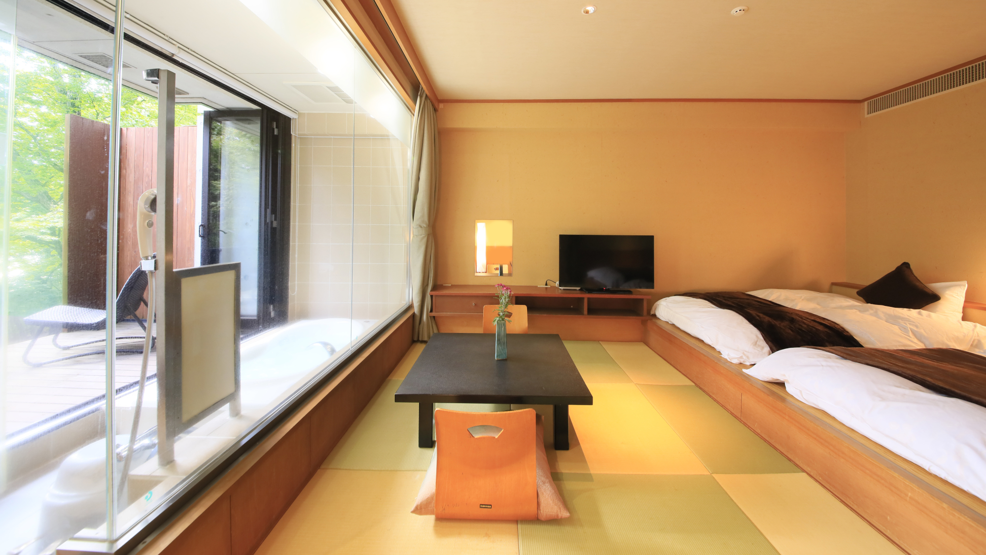 【半露天風呂付】和室｜琉球畳を使用した風情ある客室です