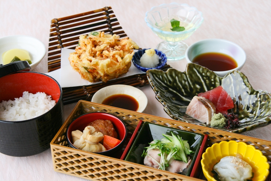 【2食付】ホテルでゆっくり夕食♪華膳夕食プラン！