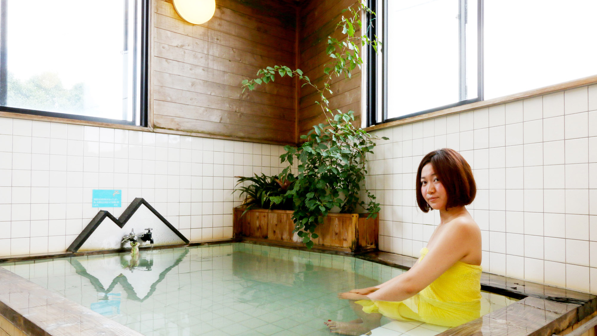 女湯：源泉かけ流し、湯量がすごいので初めて来られた方はびっくりするかも！ 