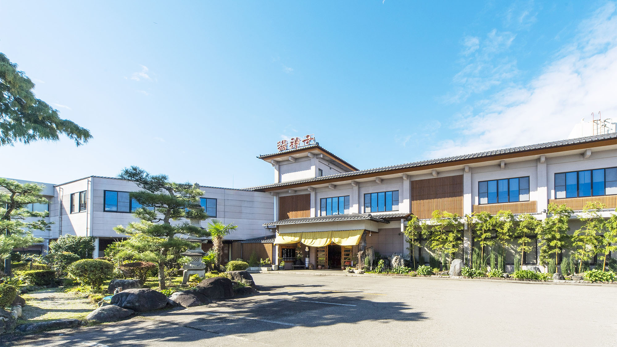 ・敷地内には目で楽しめる、日本庭園があります。