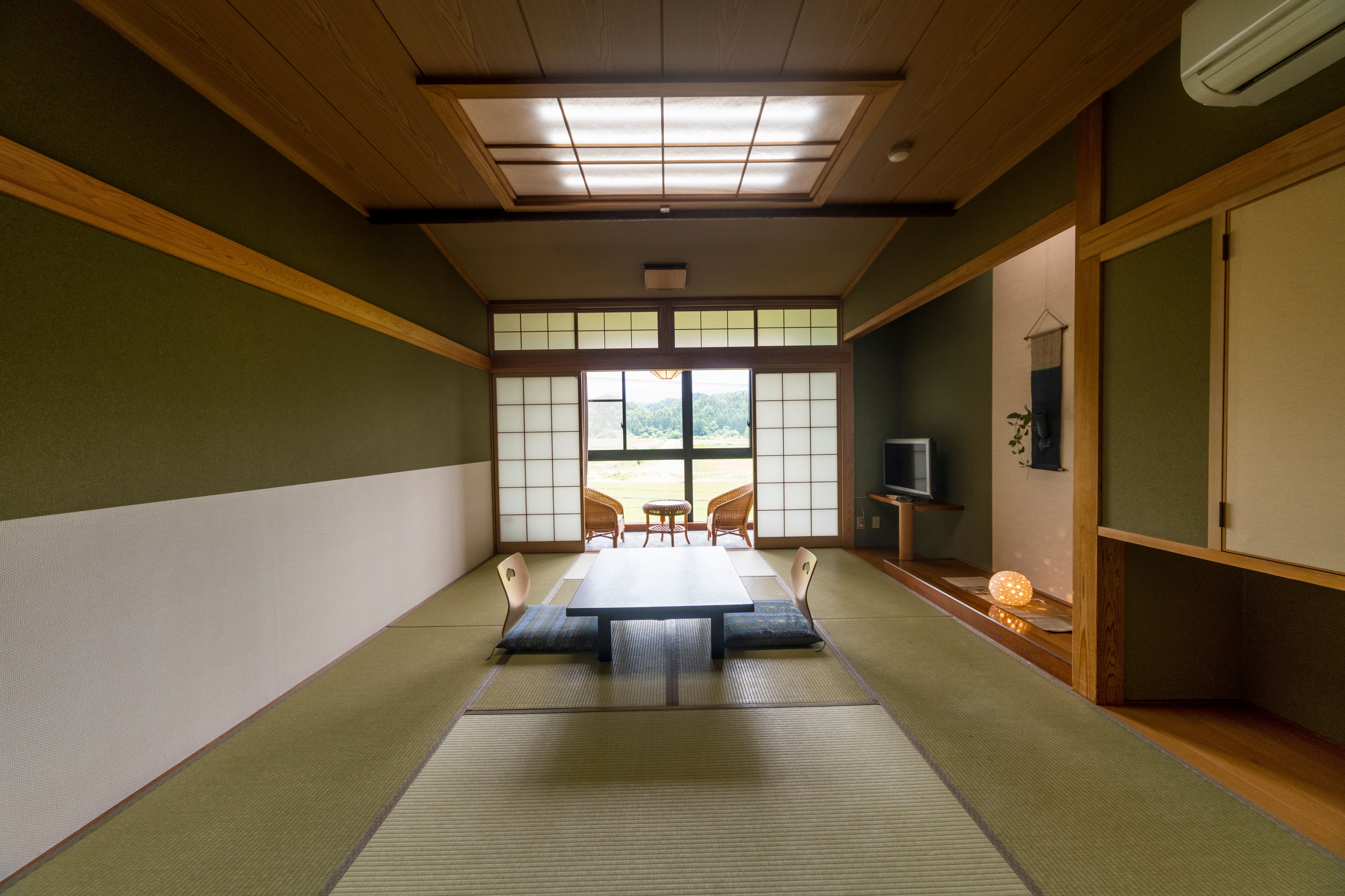 立山に面したお部屋　10畳間　（ユニットバス付）