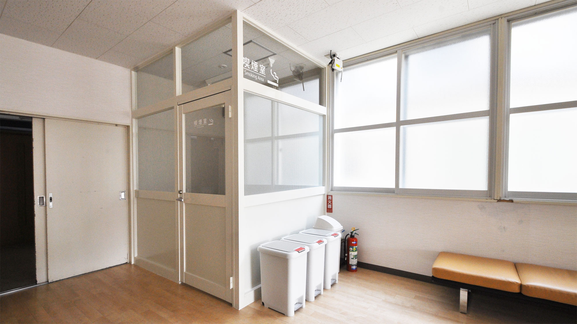 【喫煙室】温泉の待合室に設定しています。