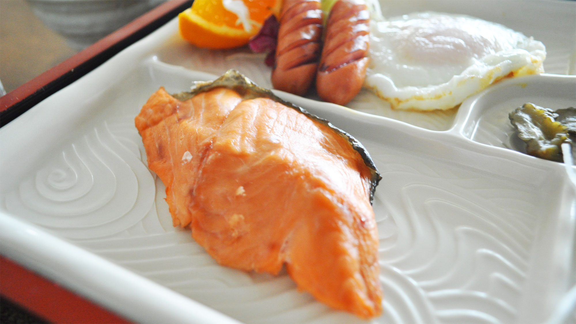 【朝食イメージ】じゅわっと旨みが広がる焼き魚は、朝の主役。