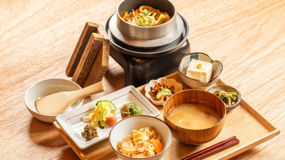 【期間限定│2食付】里山夕食に「鹿肉のロースト」を一皿プラス！郷土料理と山の恵みを味わう特別プラン