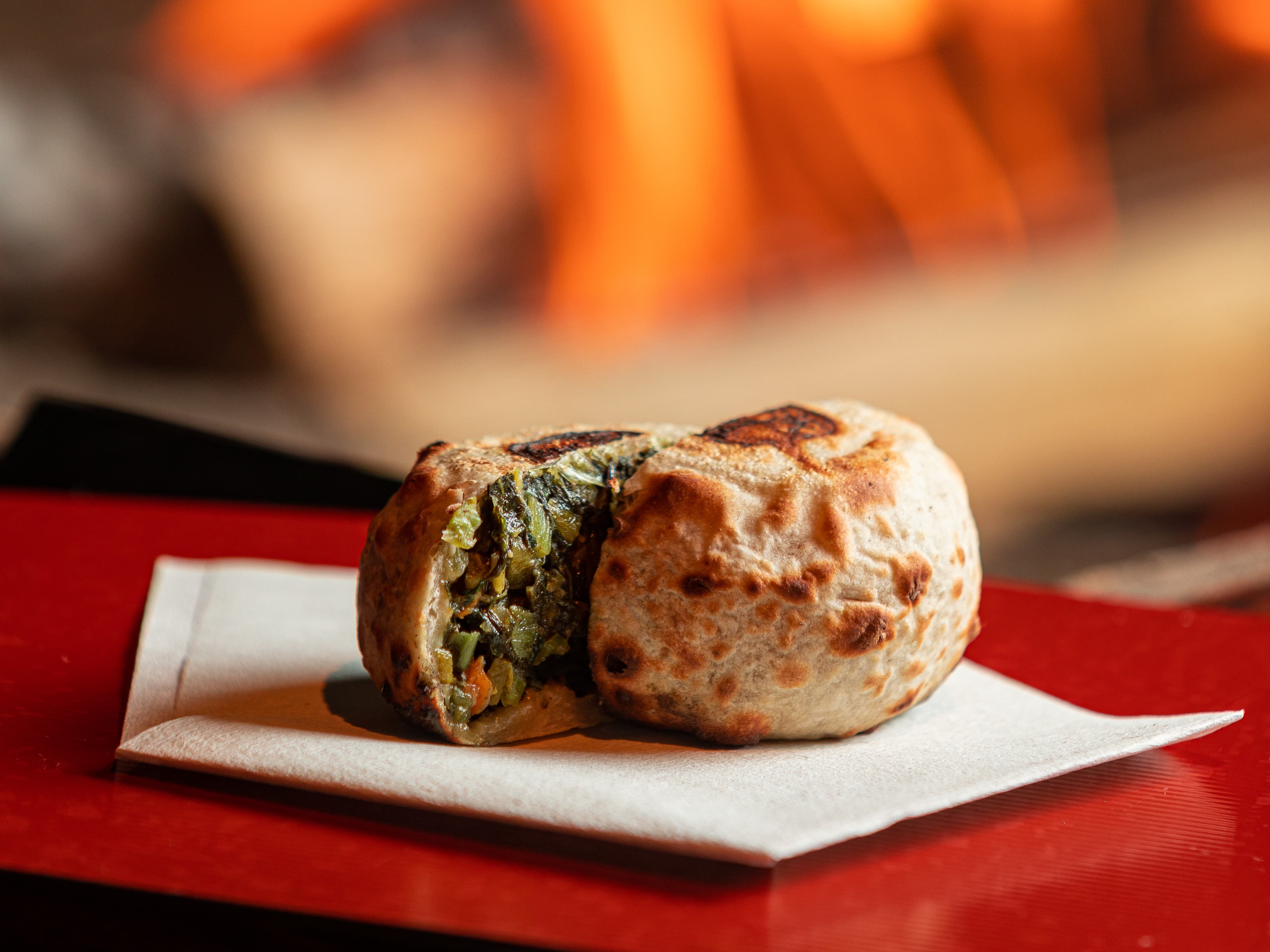 やきもち家名物「灰焼きおやき」