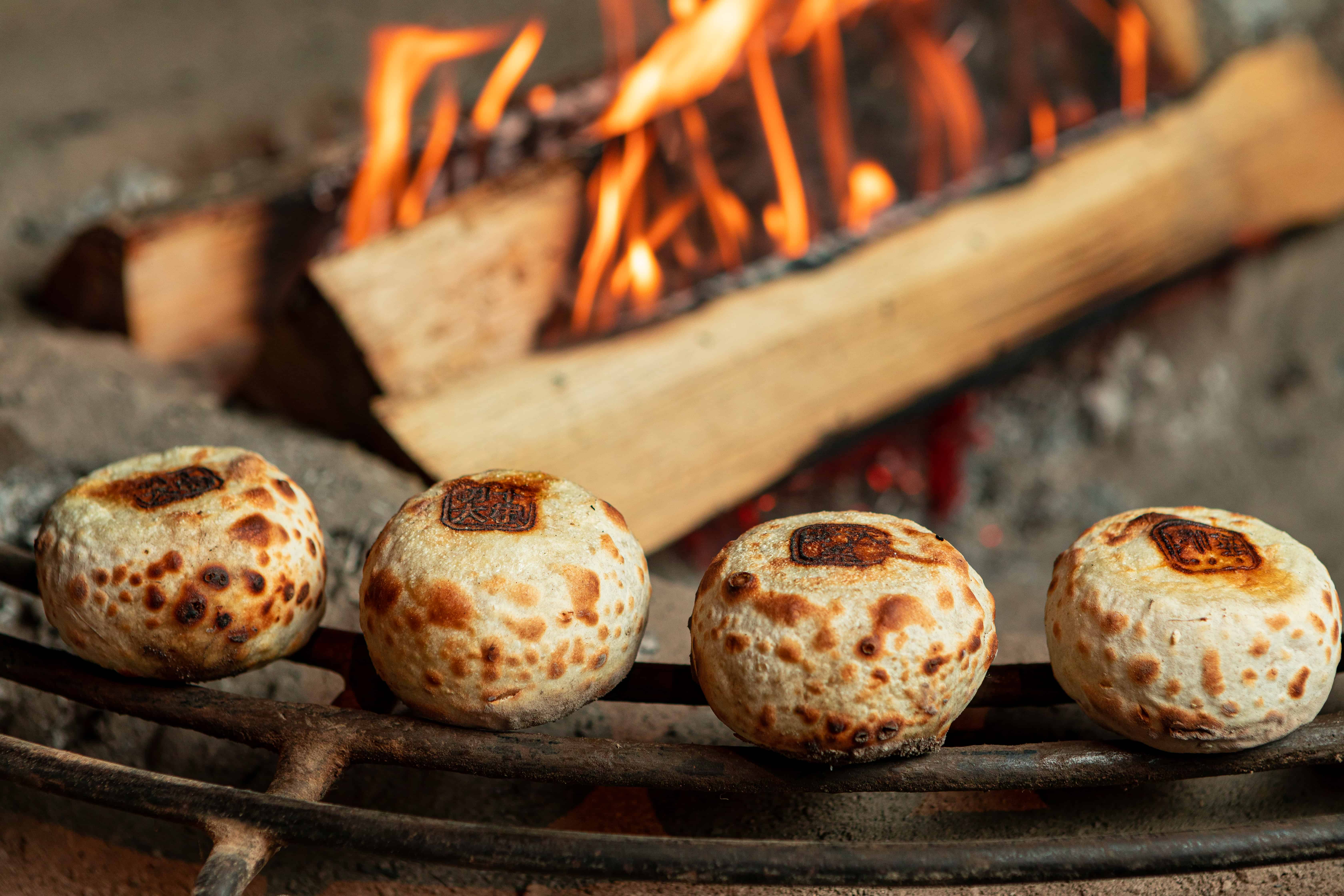 やきもち家名物「灰焼きおやき」