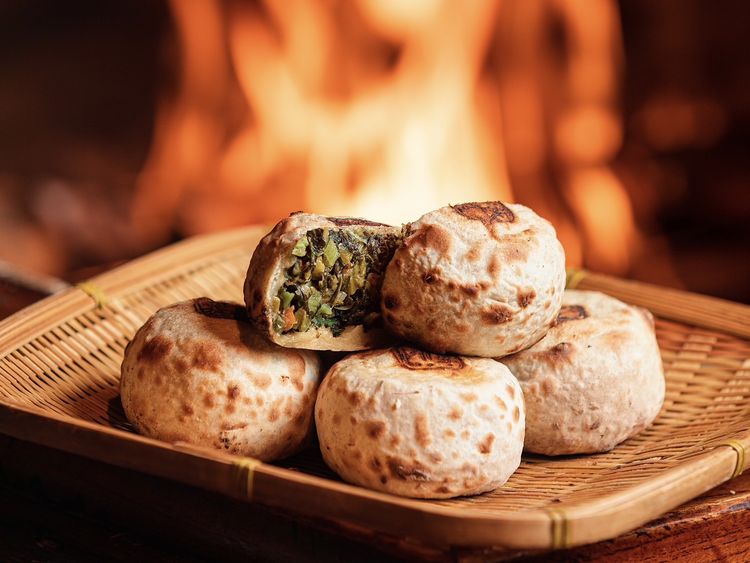 やきもち家名物「灰焼きおやき」