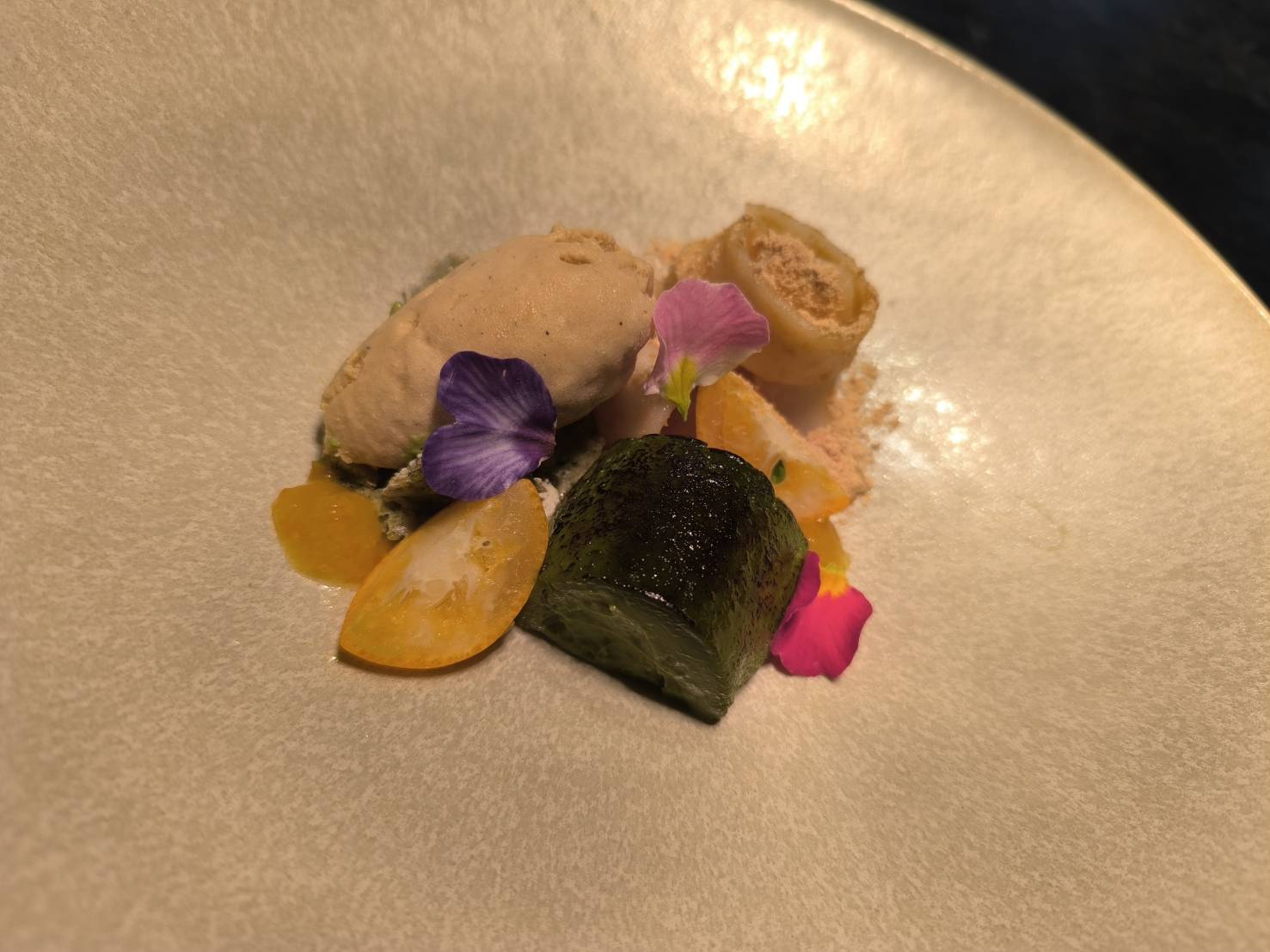 五感で感じる料理長厳選食材の和モダンフレンチコース（一例）