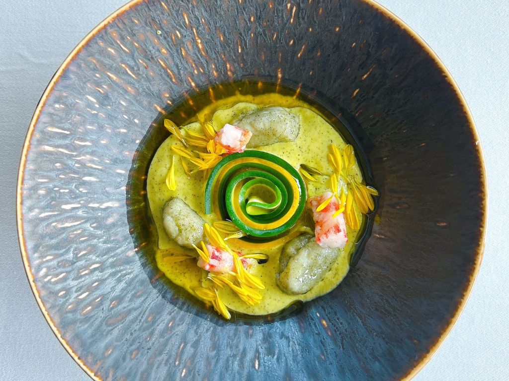 五感で感じる料理長厳選食材の和モダンフレンチコース（一例）