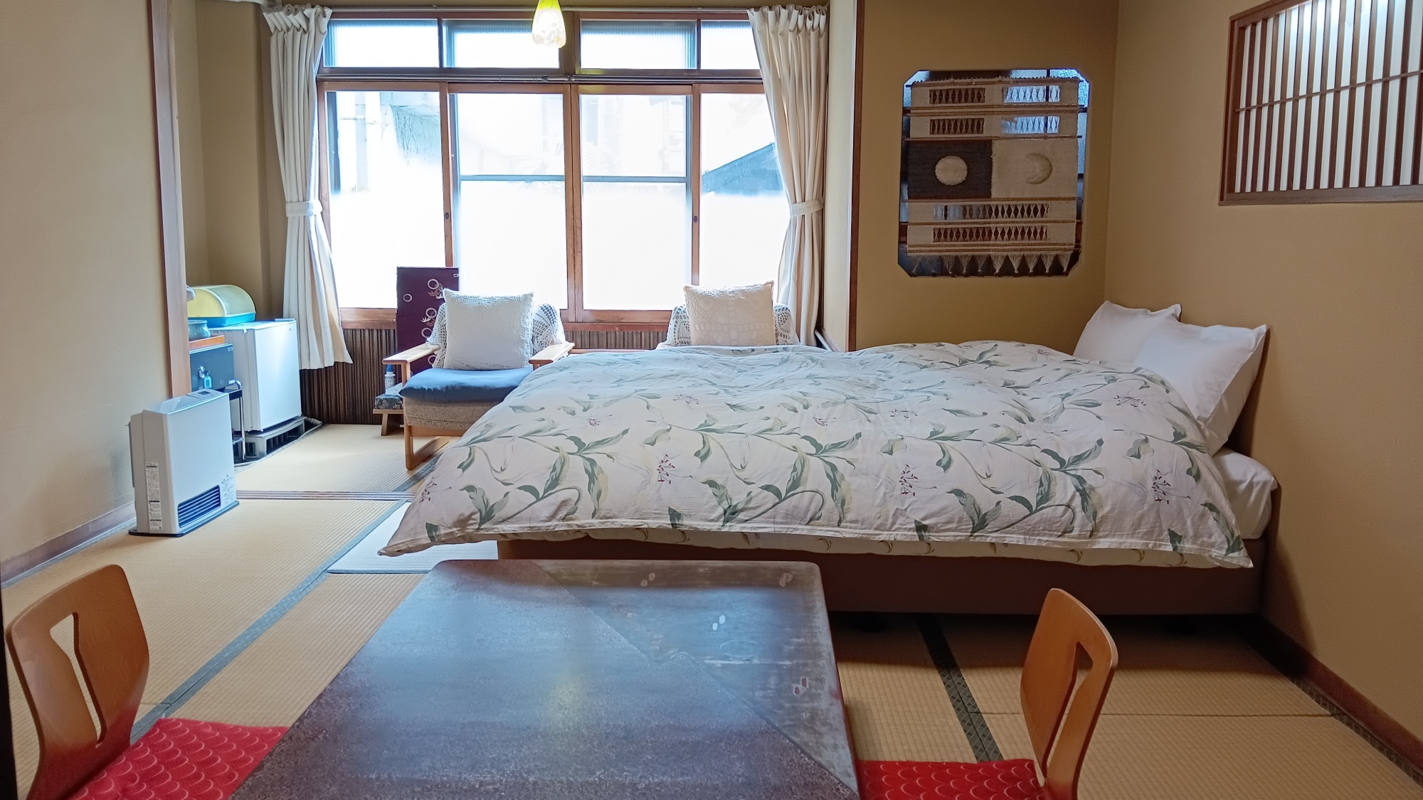 *部屋一例）ベッド付和室。