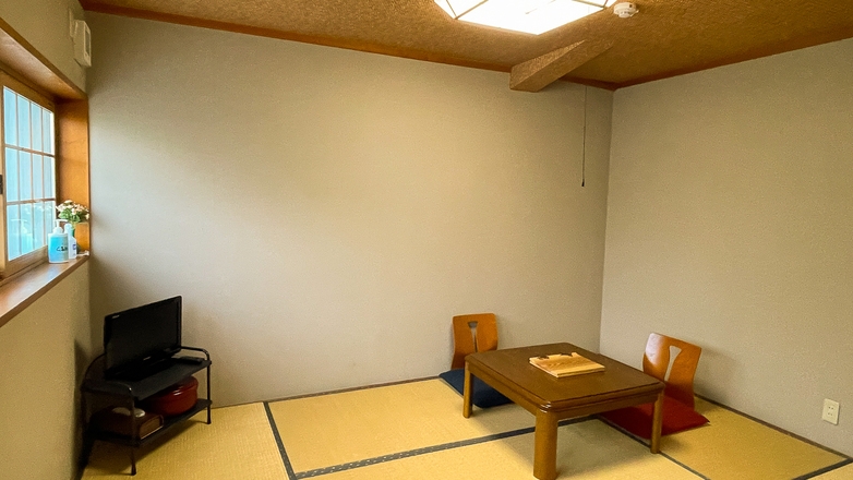 秋神川のせせらぎ響く2階角部屋ほっこり6畳和室【あじさい】