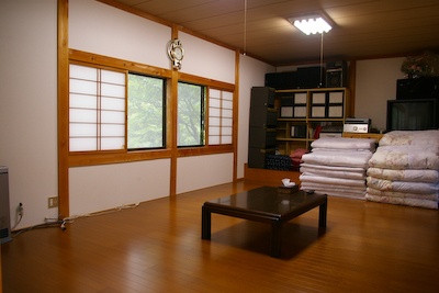 Spacious 20 tatami living room [cottage]