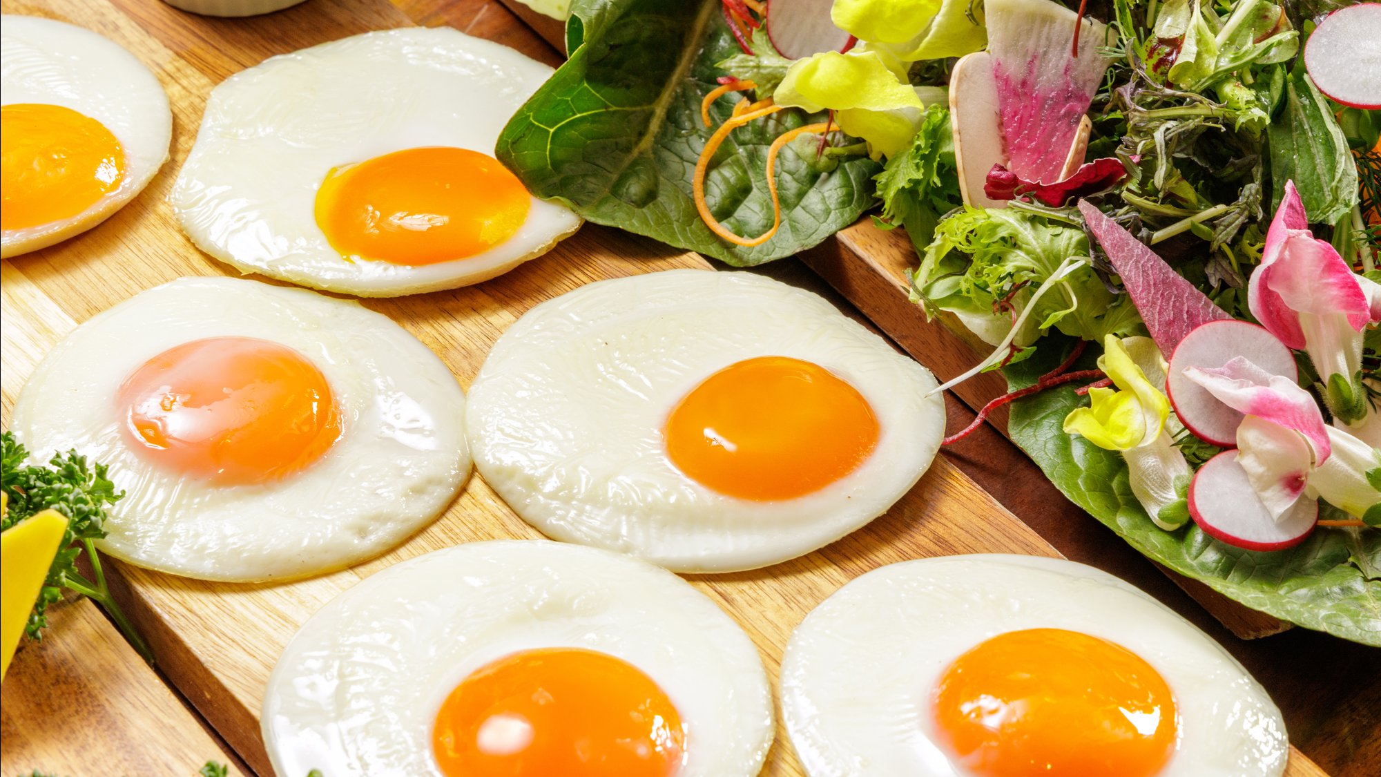 【朝食ビュッフェ】所せましと並ぶ豊富な料理を心ゆくまでお楽しみください。