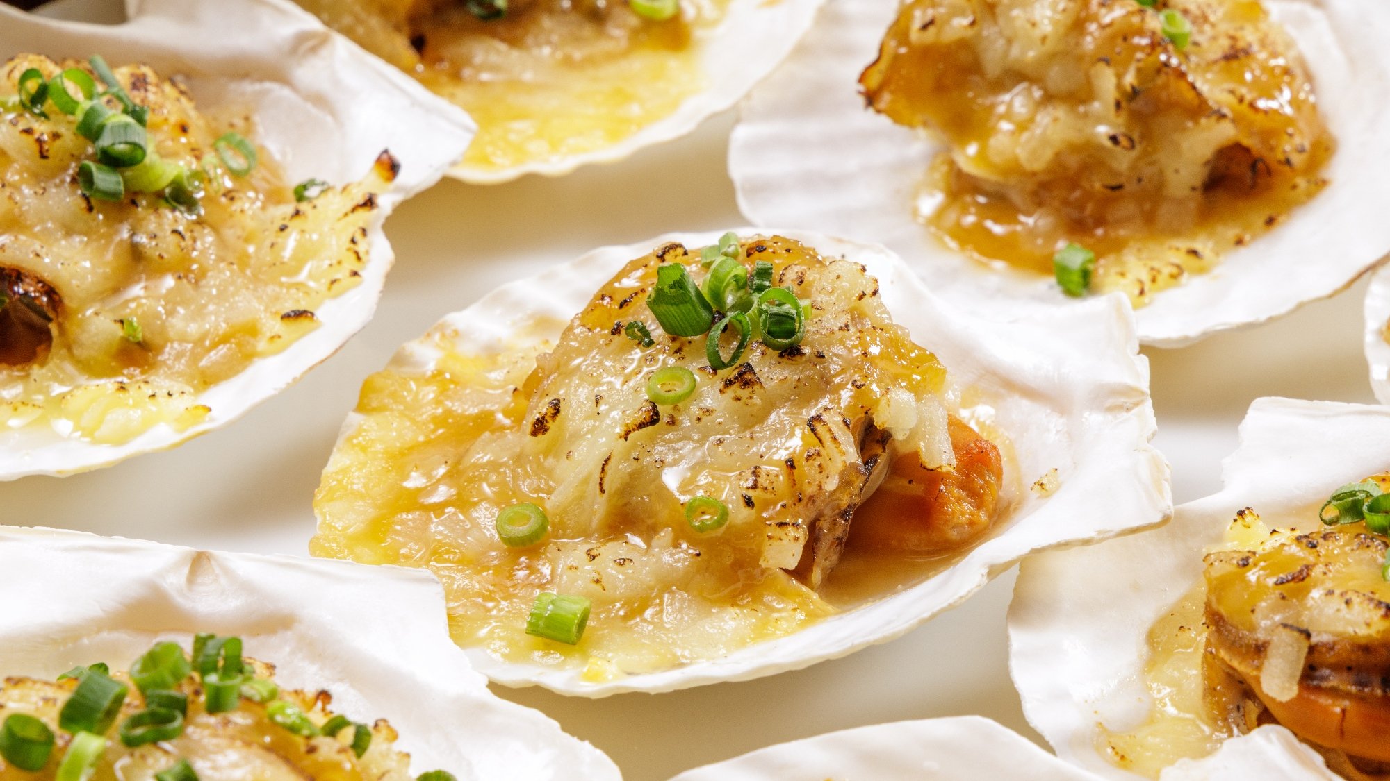 【朝食ビュッフェ】所せましと並ぶ豊富な料理を心ゆくまでお楽しみください。