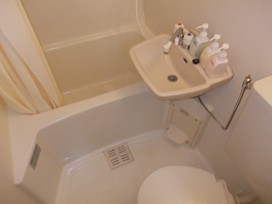 Kamar mandi unit B tunggal