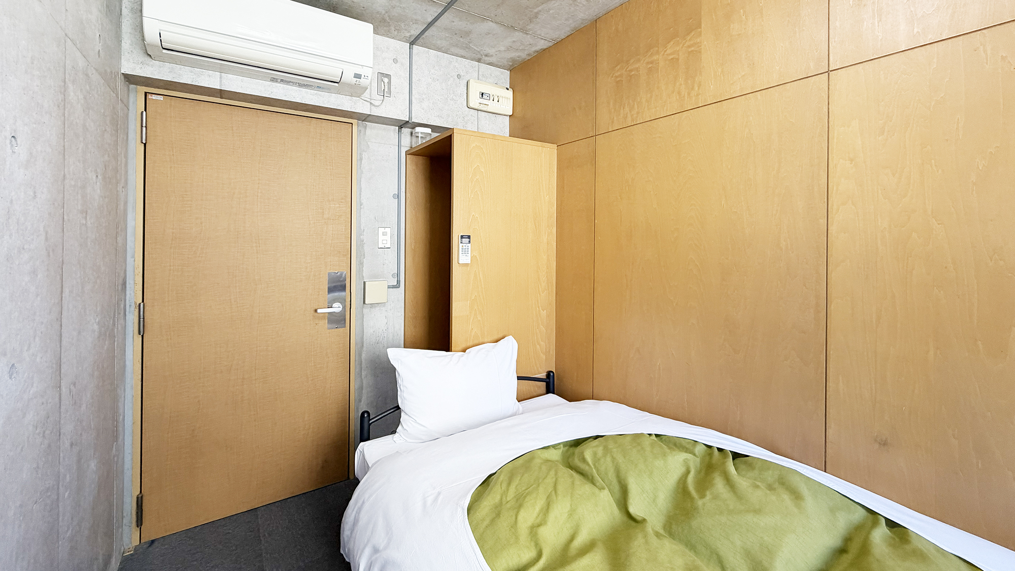 シングルＥ（鍵・ＵＢ・TV・冷蔵庫無し）