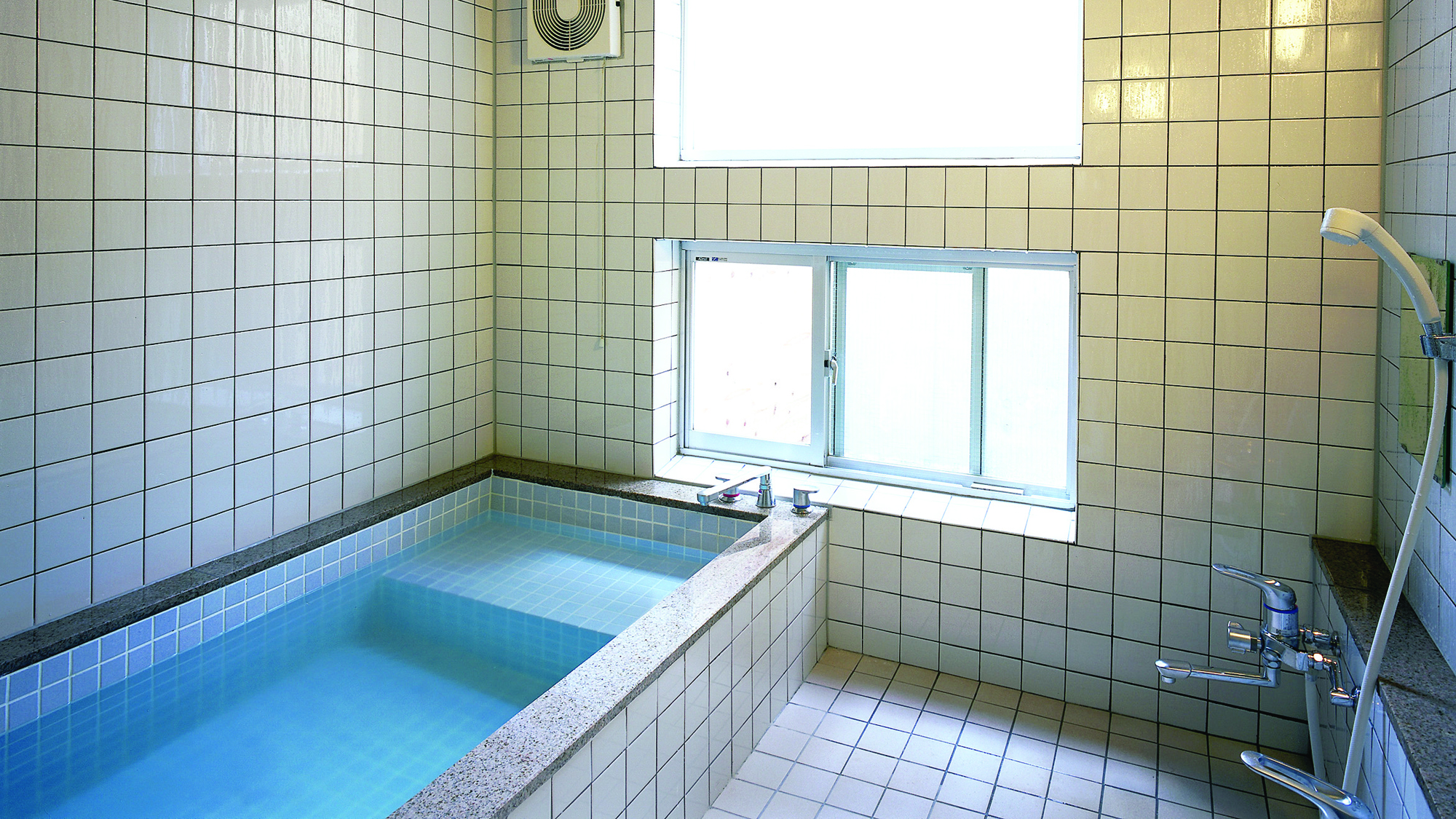 2名～3名程度　シャンプー、リンス、ボディーソープ、ドライヤー完備