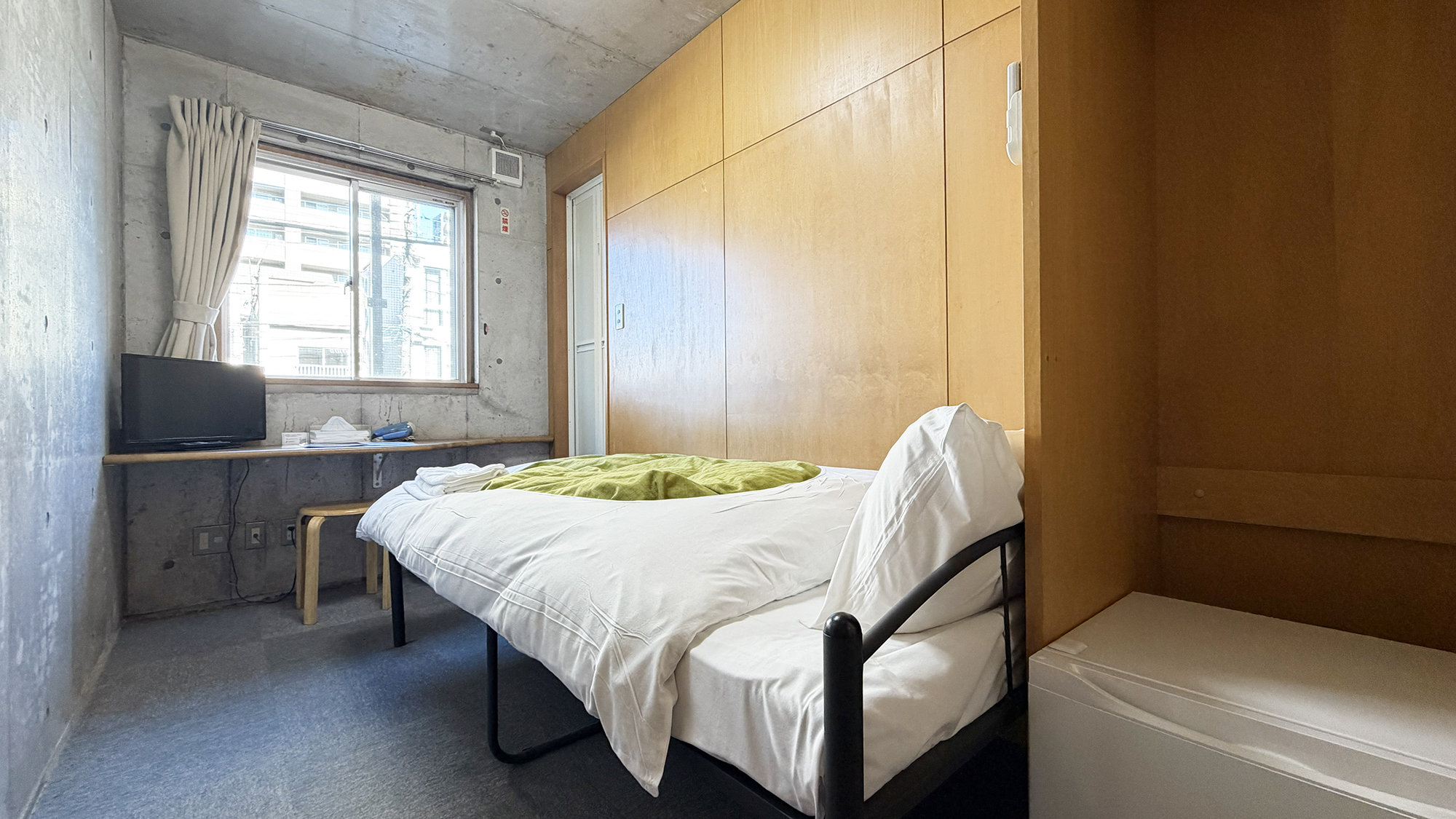 室内にユニットバスを備えたタイプ。一般的なビジネスホテルに近い仕様のお部屋で、快適にご滞在いただけます。