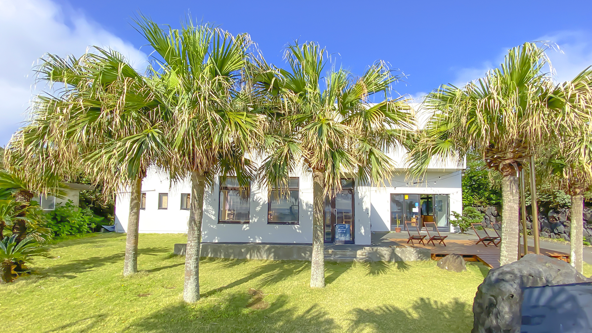 シーダイブ ドミトリー 外観