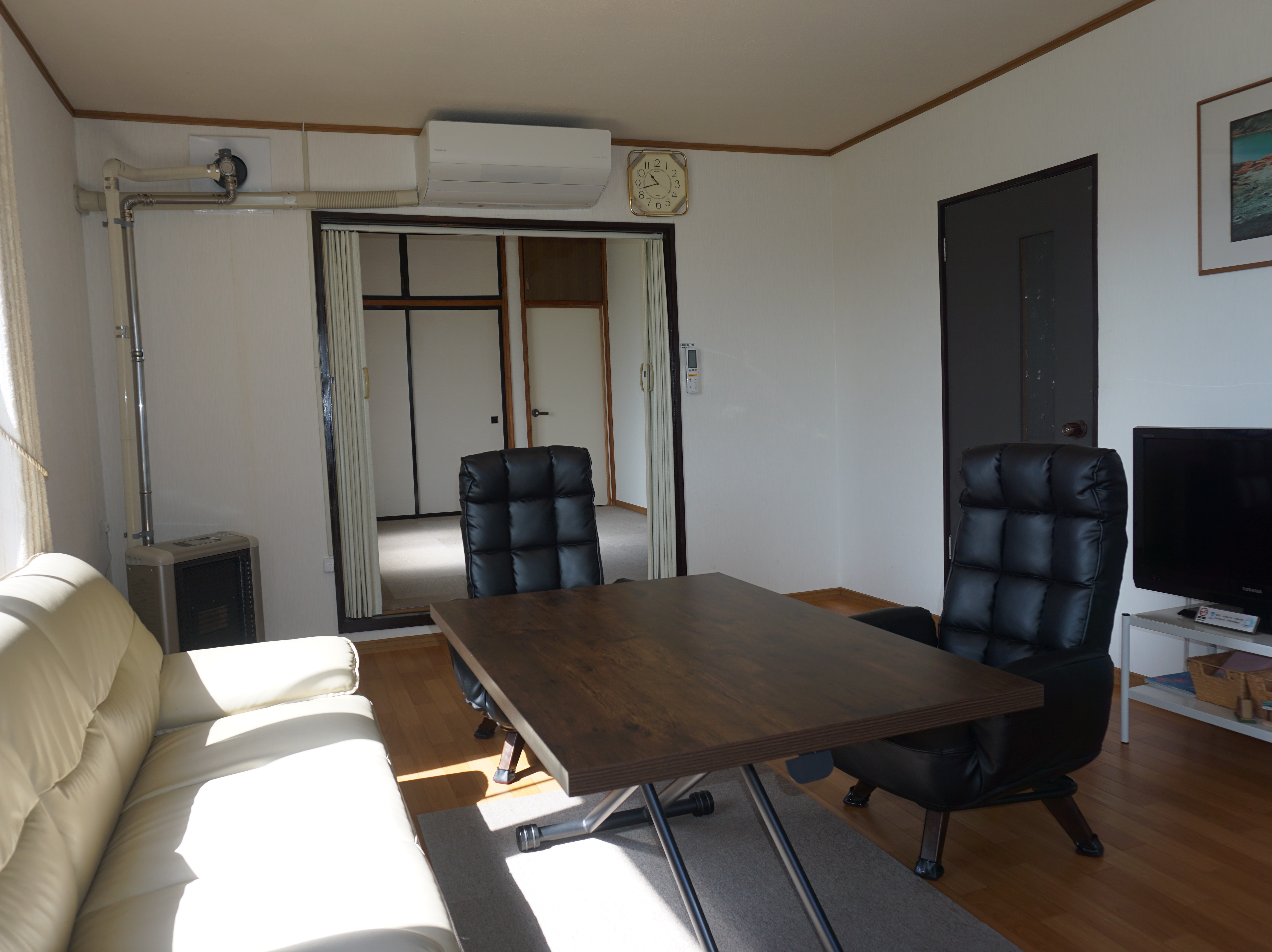 リビングの奥にはベッドルーム含め２部屋ございます。