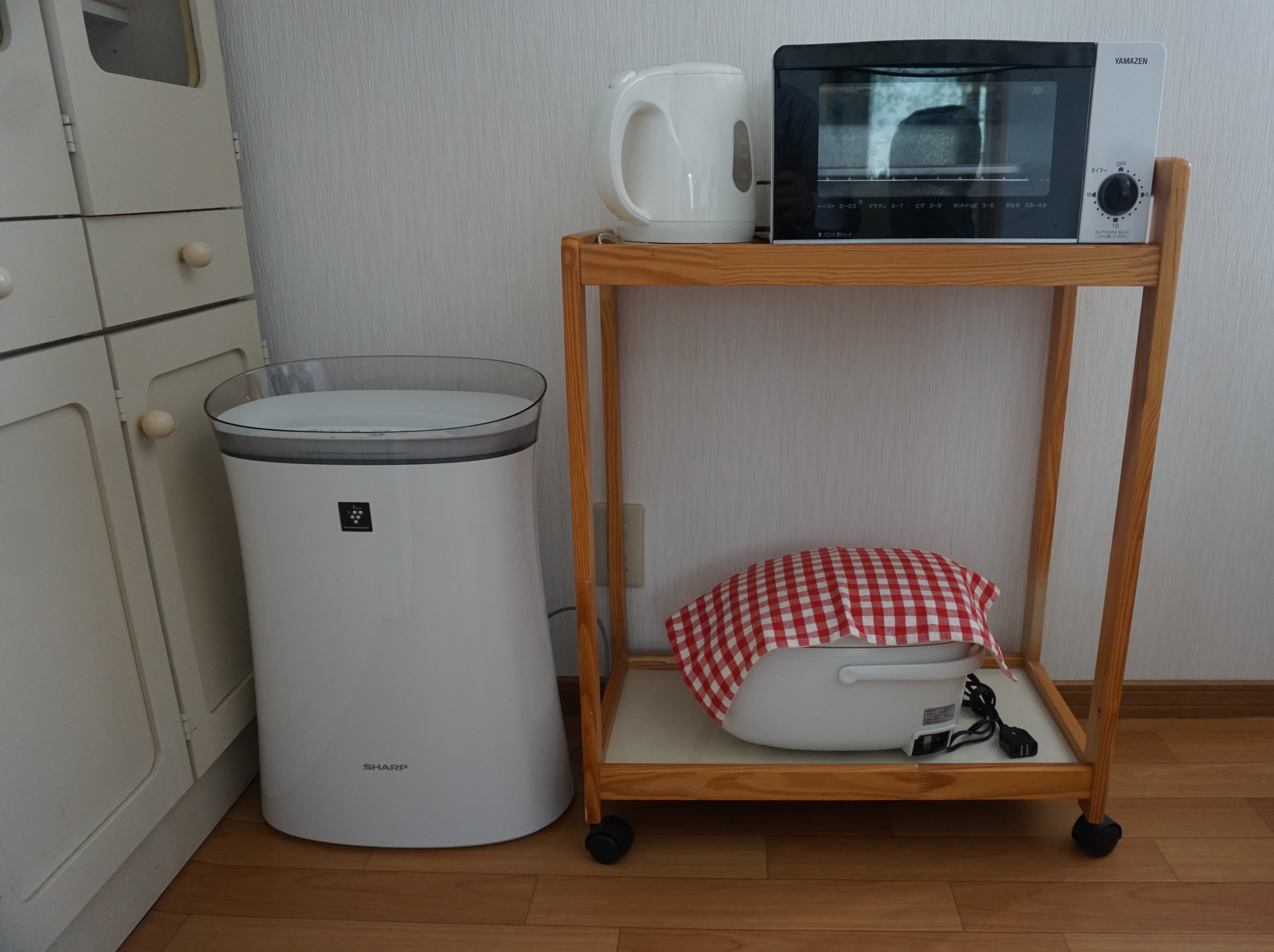 食器・調理器具・家具家電等ございます。食材や調味料はご持参ください（コンビニや店まで車で２５分）。
