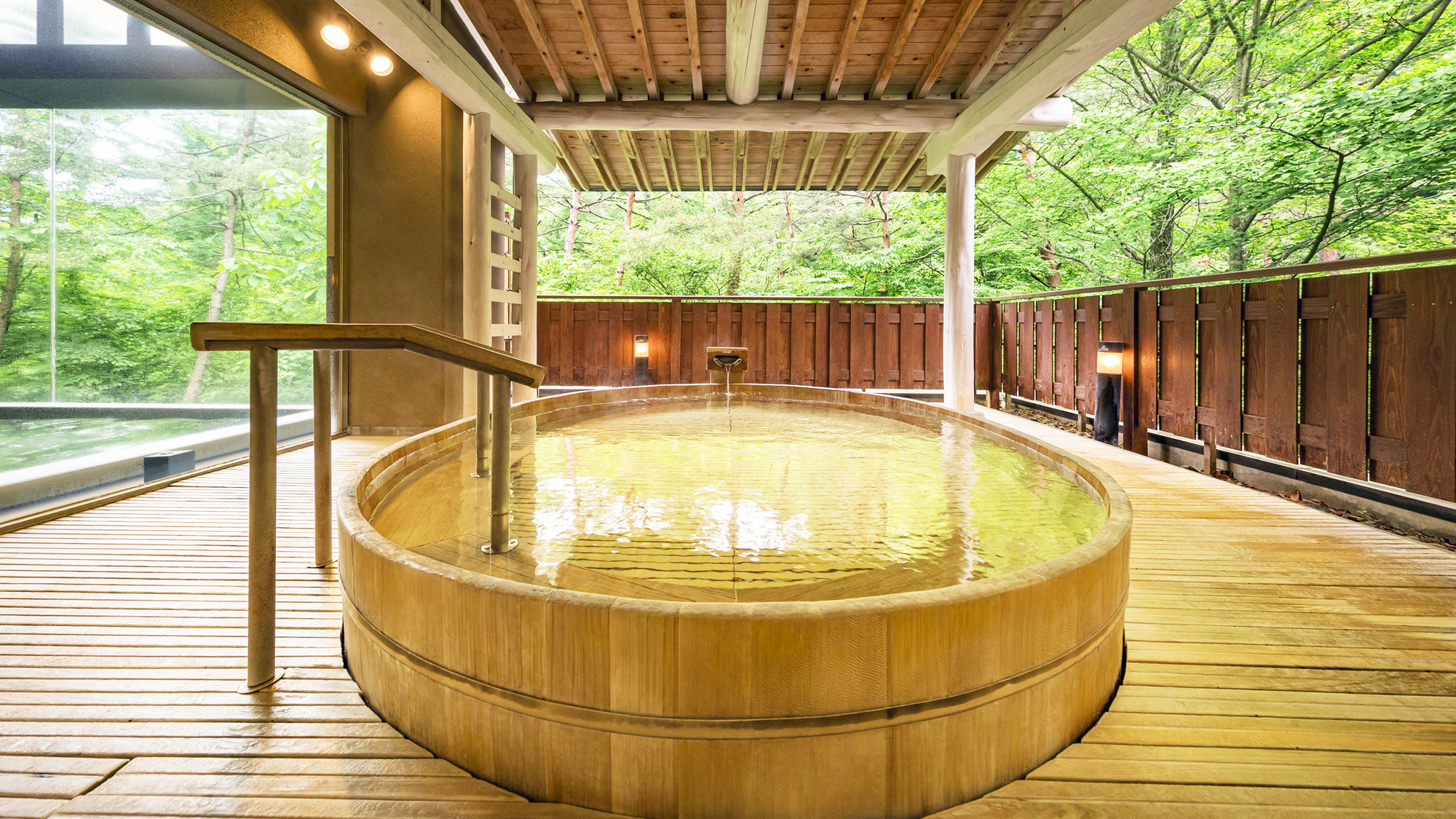 「とろとろの湯」ひのき露天風呂
